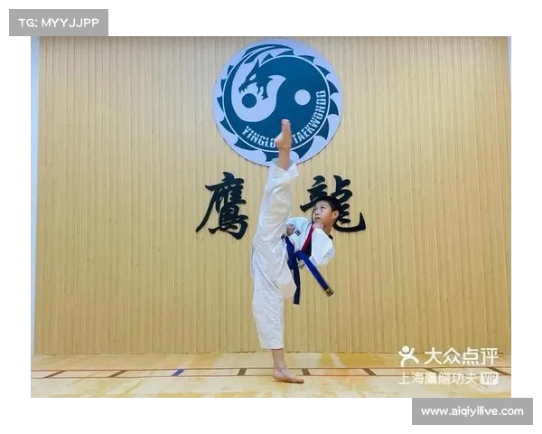 博乐市跆拳道邀请赛现场直击：青少年选手直拳横踢动作干脆利落